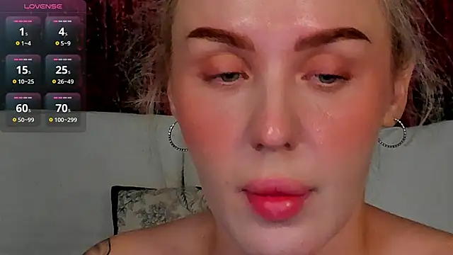 Snapshot of LianaFord chatting on 25, 10, 2025 LianaFord online show from 25, 10, 2025