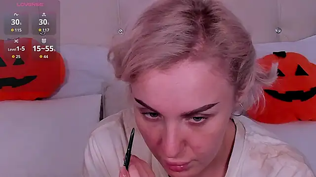 Snapshot of LianaFord chatting on 27, 10, 2025 LianaFord online show from 27, 10, 2025