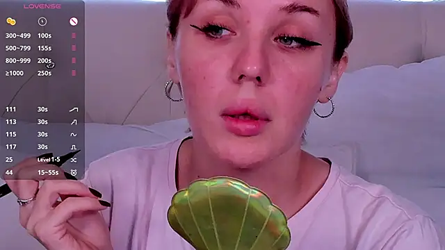 Snapshot of LianaFord chatting on 6, 11, 2025 LianaFord online show from 6, 11, 2025