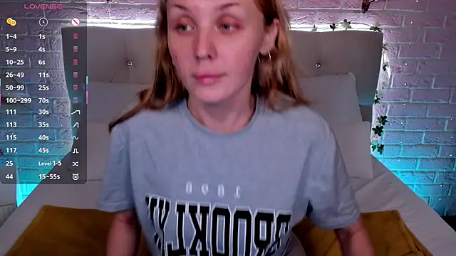 Snapshot of LianaFord chatting on 4, 12, 2025 LianaFord online show from 4, 12, 2025