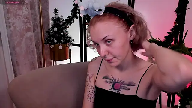 Snapshot of LianaFord chatting on 13, 12, 2025 LianaFord online show from 13, 12, 2025