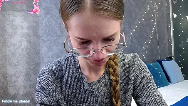 Snapshot of KateJonson chatting on 15, 12, 2025 KateJonson online show from 15, 12, 2025