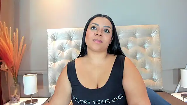 Snapshot of MelanyShayk chatting on 13, 12, 2024 MelanyShayk online show from 13, 12, 2024