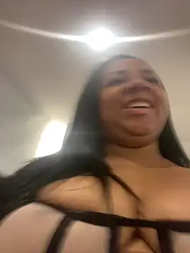 Snapshot of MelanyShayk chatting on 2, 1, 2025 MelanyShayk online show from 2, 1, 2025