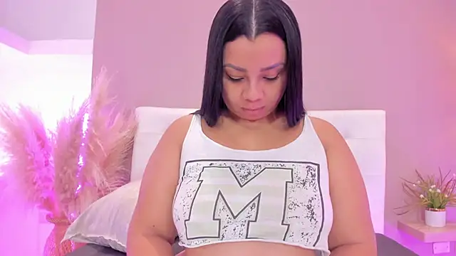 Snapshot of MelanyShayk chatting on 25, 1, 2025 MelanyShayk online show from 25, 1, 2025