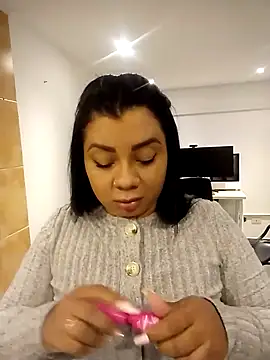Snapshot of MelanyShayk chatting on 13, 2, 2025 MelanyShayk online show from 13, 2, 2025