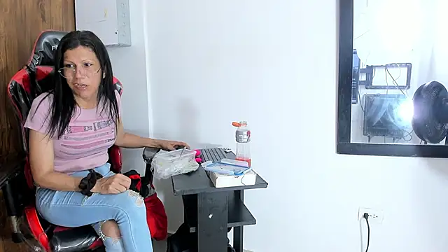 Snapshot of Cleopatra_Trans chatting on 30, 10, 2025 Cleopatra Trans online show from 30, 10, 2025