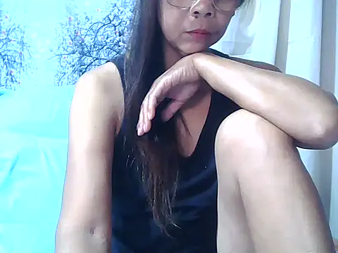 urwife tobe online show from 7, 11, 2025