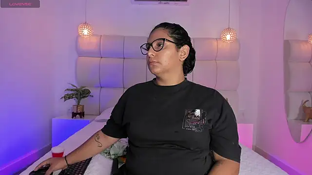 Snapshot of DanielleEvans_ chatting on 21, 10, 2025 DanielleEvans online show from 21, 10, 2025