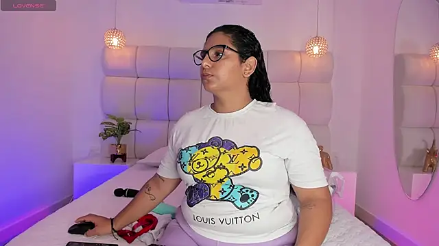 Snapshot of DanielleEvans_ chatting on 23, 10, 2025 DanielleEvans online show from 23, 10, 2025