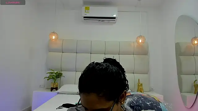 Snapshot of DanielleEvans_ chatting on 27, 10, 2025 DanielleEvans online show from 27, 10, 2025