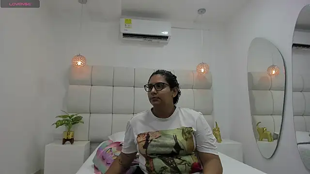 Snapshot of DanielleEvans_ chatting on 31, 10, 2025 DanielleEvans online show from 31, 10, 2025