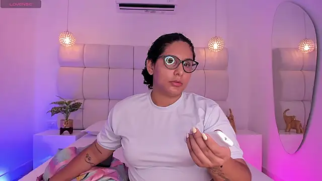 Snapshot of DanielleEvans_ chatting on 2, 11, 2025 DanielleEvans online show from 2, 11, 2025