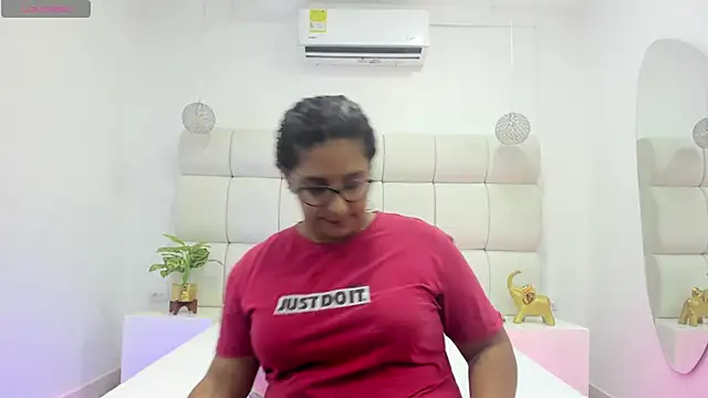 Snapshot of DanielleEvans_ chatting on 4, 11, 2025 DanielleEvans online show from 4, 11, 2025