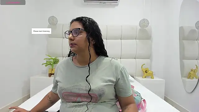 Snapshot of DanielleEvans_ chatting on 6, 11, 2025 DanielleEvans online show from 6, 11, 2025