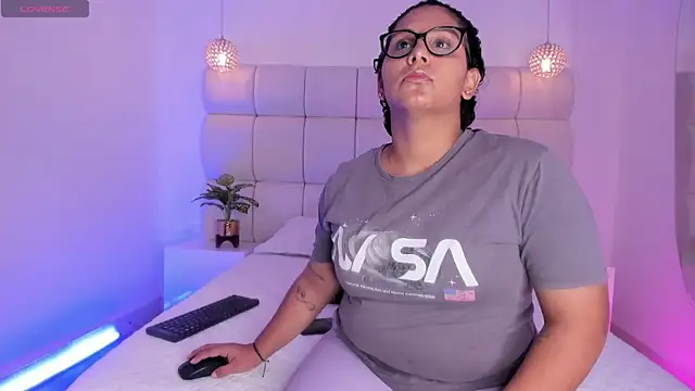 Snapshot of DanielleEvans_ chatting on 10, 11, 2025 DanielleEvans online show from 10, 11, 2025