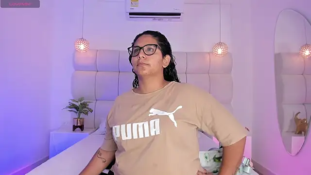 Snapshot of DanielleEvans_ chatting on 16, 11, 2025 DanielleEvans online show from 16, 11, 2025