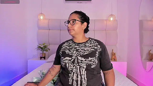 Snapshot of DanielleEvans_ chatting on 18, 11, 2025 DanielleEvans online show from 18, 11, 2025