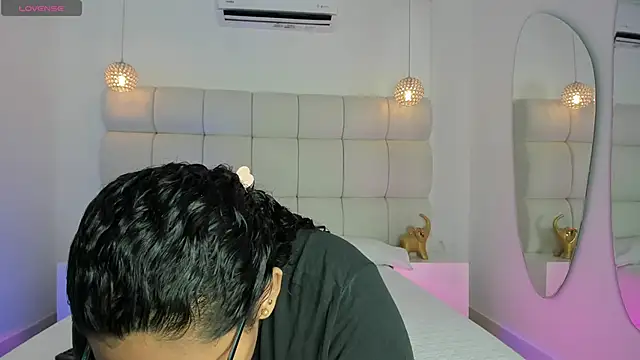 Snapshot of DanielleEvans_ chatting on 22, 11, 2025 DanielleEvans online show from 22, 11, 2025