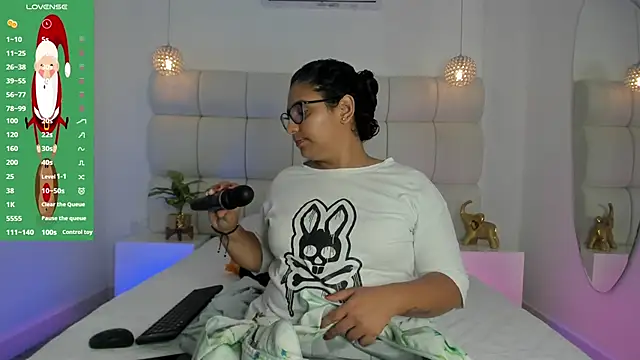 Snapshot of DanielleEvans_ chatting on 26, 11, 2025 DanielleEvans online show from 26, 11, 2025