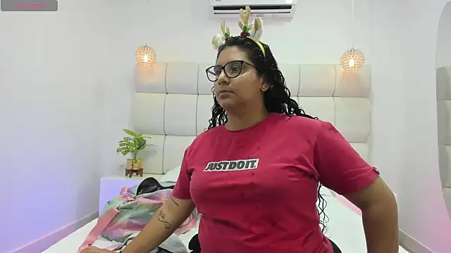 Snapshot of DanielleEvans_ chatting on 1, 12, 2025 DanielleEvans online show from 1, 12, 2025