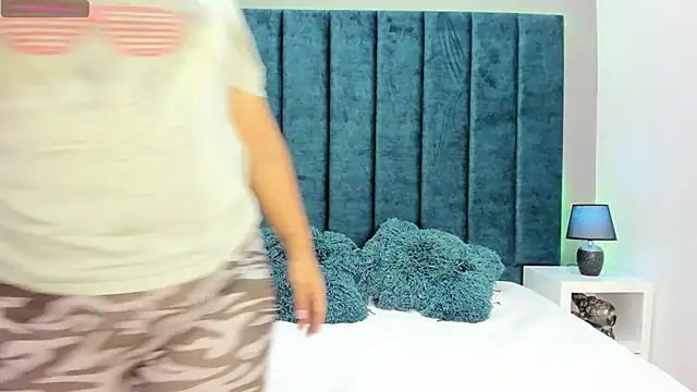 Snapshot of DanielleEvans_ chatting on 4, 12, 2025 DanielleEvans online show from 4, 12, 2025