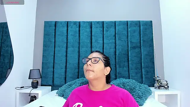 Snapshot of DanielleEvans_ chatting on 14, 12, 2025 DanielleEvans online show from 14, 12, 2025