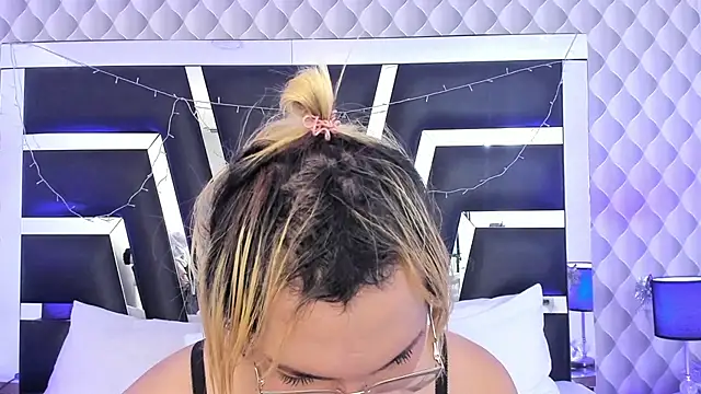 Snapshot of katya_kozlov chatting on 17, 3, 2025 katya kozlov online show from 17, 3, 2025