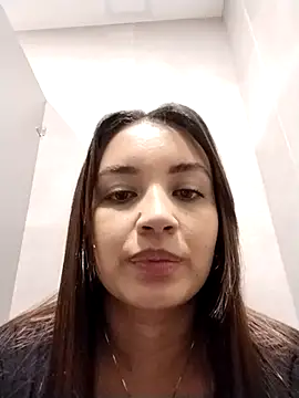 aisha es online show from 3, 10, 2025