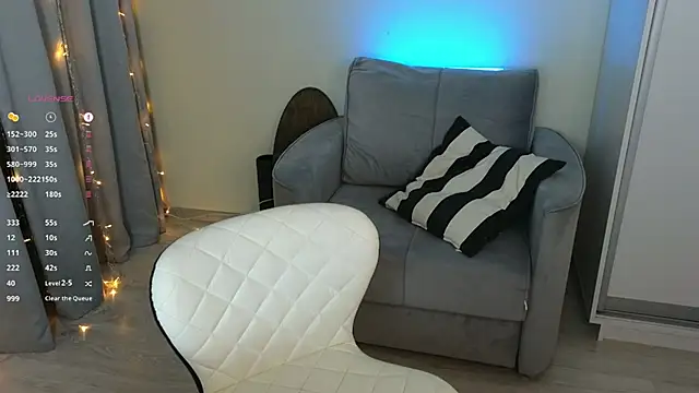 Snapshot of mo1ly chatting on 4, 1, 2025 mo1ly online show from 4, 1, 2025