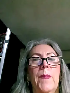 Snapshot of EvaRobinson chatting on 31, 12, 2024 EvaRobinson online show from 31, 12, 2024