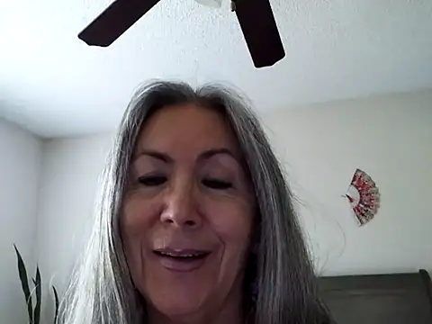 EvaRobinson online show from 11, 5, 2026