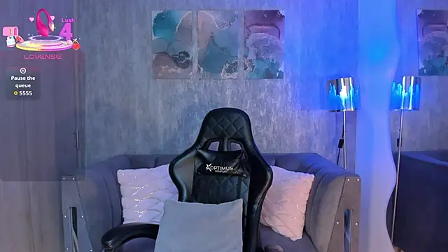 Snapshot of MelanieHudson_ chatting on 15, 10, 2025 MelanieHudson online show from 15, 10, 2025