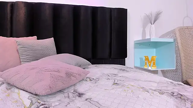 Snapshot of MauraGray chatting on 15, 1, 2025 MauraGray online show from 15, 1, 2025