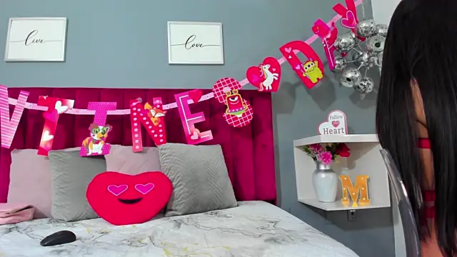 Snapshot of MauraGray chatting on 14, 2, 2025 MauraGray online show from 14, 2, 2025