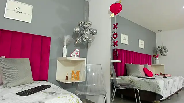 Snapshot of MauraGray chatting on 28, 2, 2025 MauraGray online show from 28, 2, 2025