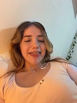 Snapshot of ShelbyHagen chatting on 8, 11, 2025 ShelbyHagen online show from 8, 11, 2025