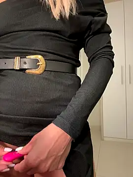 Snapshot of AliceStone19 chatting on 17, 10, 2025 AliceStone19 online show from 17, 10, 2025