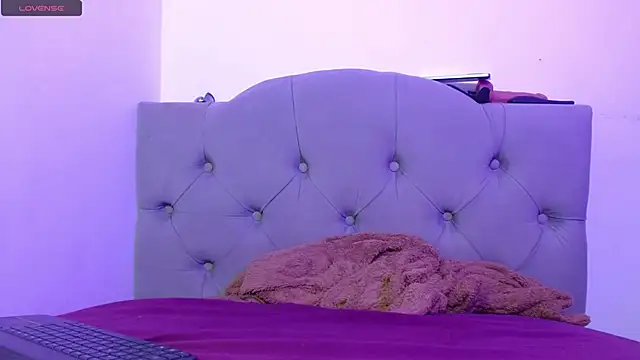 Snapshot of Red-moon1 chatting on 4, 1, 2025 Red-moon1 online show from 4, 1, 2025