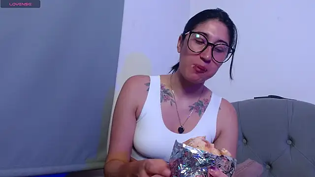 Snapshot of Red-moon1 chatting on 9, 10, 2025 Red-moon1 online show from 9, 10, 2025