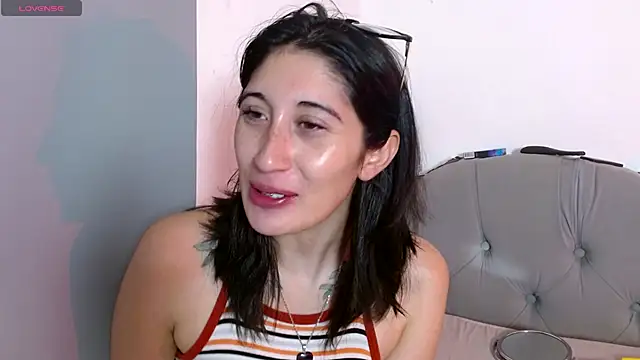 Snapshot of Red-moon1 chatting on 23, 10, 2025 Red-moon1 online show from 23, 10, 2025