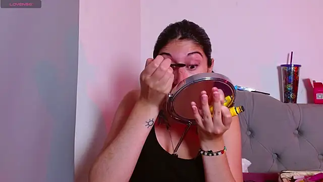 Snapshot of Red-moon1 chatting on 28, 11, 2025 Red-moon1 online show from 28, 11, 2025