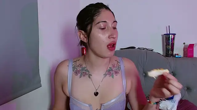 Snapshot of Red-moon1 chatting on 30, 11, 2025 Red-moon1 online show from 30, 11, 2025