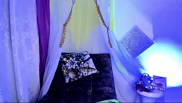 sophiaamethystt online show from 16, 3, 2025