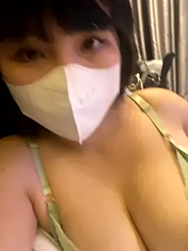 Snapshot of Onee-Chew chatting on 14, 12, 2025 Onee-Chew online show from 14, 12, 2025