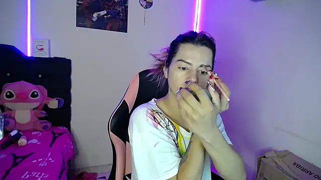 Snapshot of yuliana_19 chatting on 6, 10, 2025 yuliana 19 online show from 6, 10, 2025