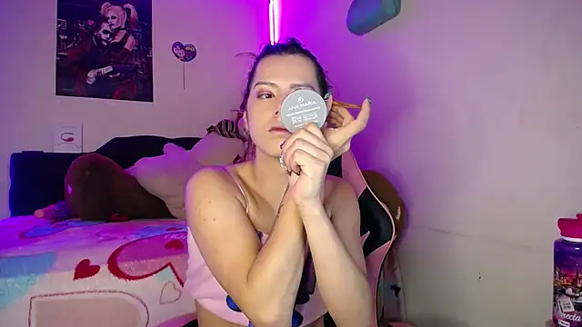 Snapshot of yuliana_19 chatting on 17, 12, 2025 yuliana 19 online show from 17, 12, 2025