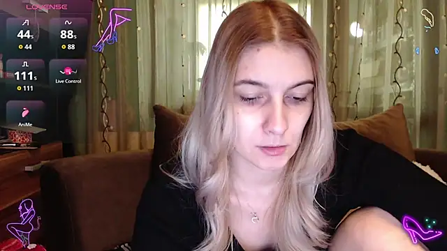 Snapshot of lovingfeetheels chatting on 21, 11, 2025 lovingfeetheels online show from 21, 11, 2025