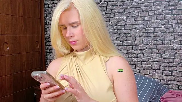CuteBlondeMe online show from 14, 7, 2026