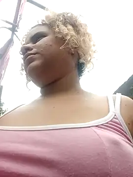 Snapshot of ValeriaSantos- chatting on 5, 1, 2025 ValeriaSantos- online show from 5, 1, 2025